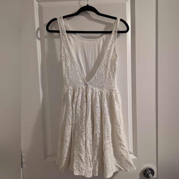 KISMET | White lace lined summer dress, low v back, flared skirt, size small - Picture 5 of 8